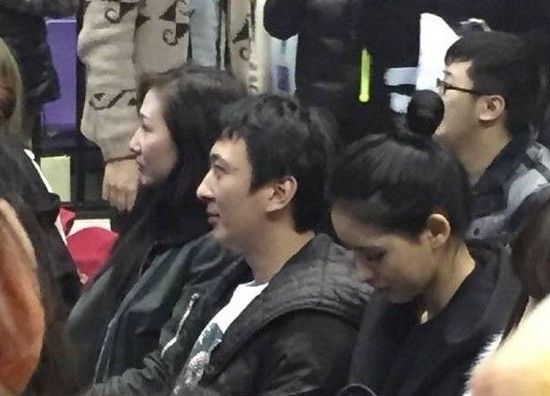 王思聪携绯闻女友看演唱会引围观(图)