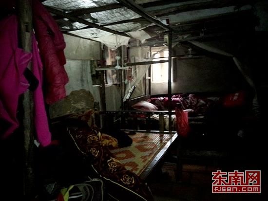 小陈平常与爷爷同住一屋