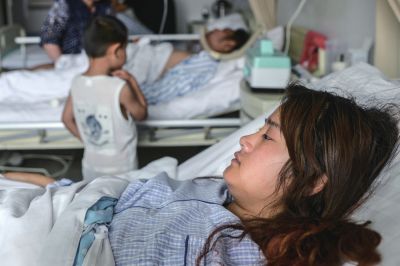 昨天,一家三口在307医院接受治疗。记者 王苡萱/摄 昨天,一家三口在307医院接受治疗。记者 王苡萱/摄