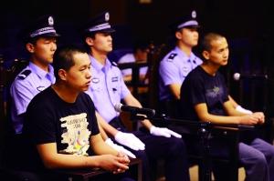 2名男子白天当保安夜晚变劫匪 1人称受胁迫作案