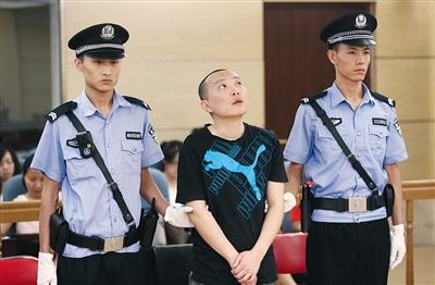 陈晓鹏在西城法院受审。记者 尹亚飞 摄