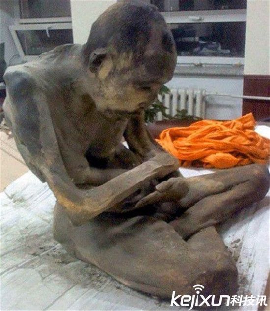 蒙古挖出200岁高僧木乃伊 已坐化成佛