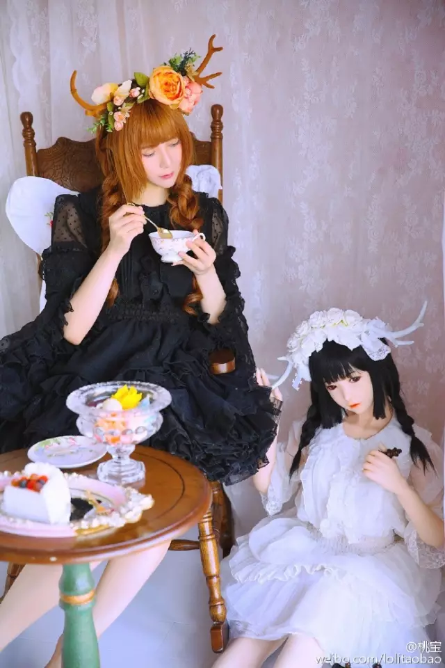 桃宝和甜猫 图源:@桃宝 微博