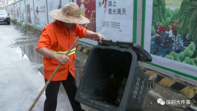 深圳一清洁工垃圾桶里捡到女婴:身体无明显缺陷