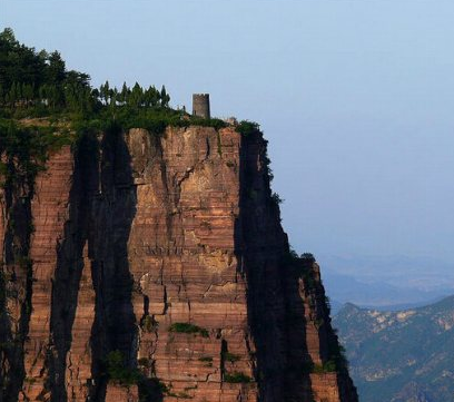 红岩绝壁大峡谷