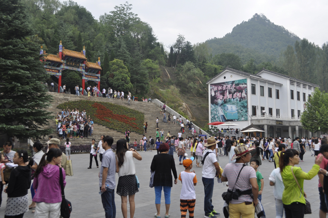 暑期接近尾声 鸡冠洞旅游接待依然很“火”