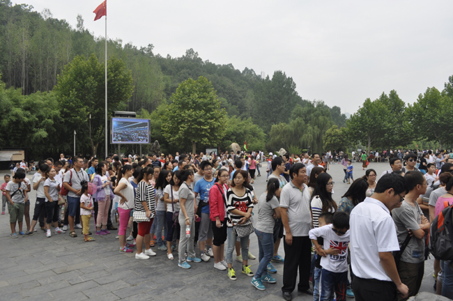 暑期接近尾声 鸡冠洞旅游接待依然很“火”