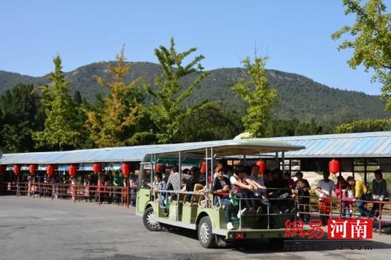 国庆节嵩山景区接待游客23万人 多政策平稳度过