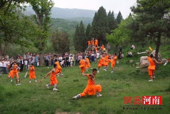 国庆节嵩山景区接待游客23万人 多政策平稳度过