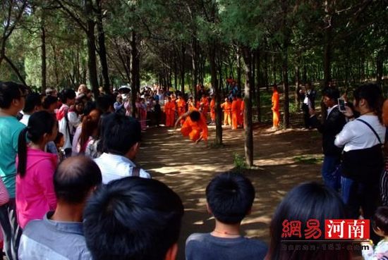 国庆节嵩山景区接待游客23万人 多政策平稳度过
