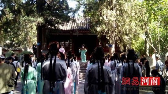 国庆节嵩山景区接待游客23万人 多政策平稳度过