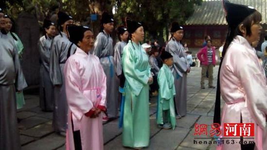 国庆节嵩山景区接待游客23万人 多政策平稳度过