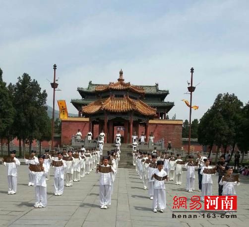 国庆节嵩山景区接待游客23万人 多政策平稳度过