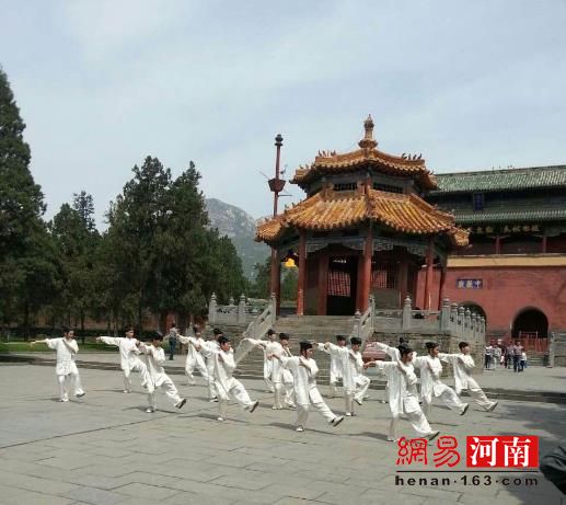 国庆节嵩山景区接待游客23万人 多政策平稳度过