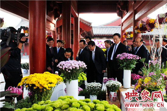 第三届国际菊展暨《天下菊花》发行仪式在清园举行