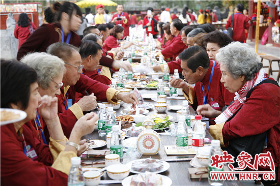 “节·会”期间的清明上河园喜事一串串