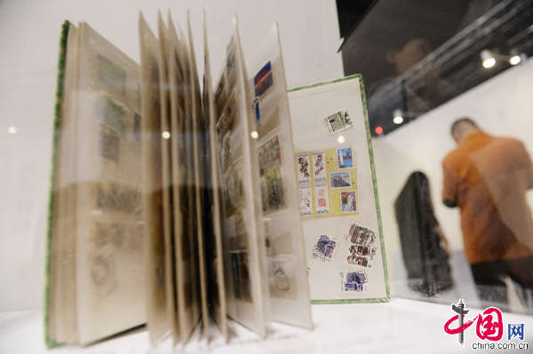 国内首个失恋展亮相上海 女孩因失恋剪掉头发