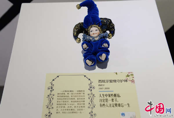 国内首个失恋展亮相上海 女孩因失恋剪掉头发