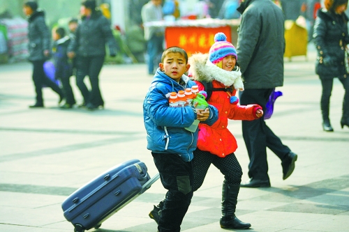 蛇皮袋淡出江湖 拉杆箱拉风登场