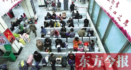 客流高峰还没到来，郑州汽车中心站候车厅略显“冷清