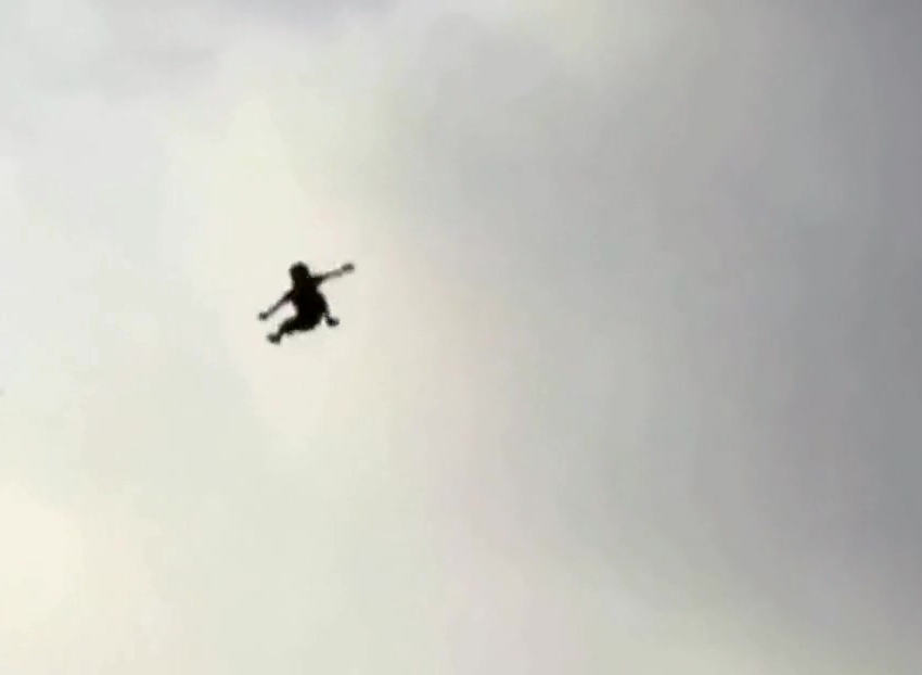 越南：5岁男童被巨型风筝拖至空中 坠地身亡