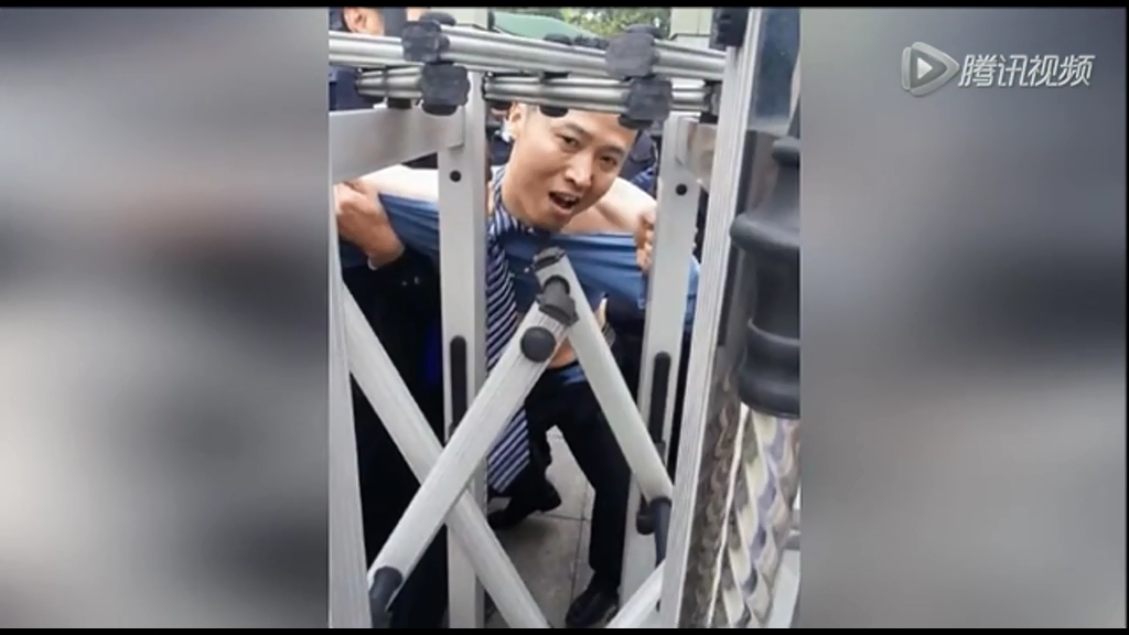 3名律师衡阳中院门口遭袭击 上衣被人扒光