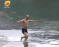 南少林武僧“水上漂”125米创纪录