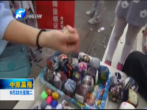 九旬老人缝沙包遭疯抢