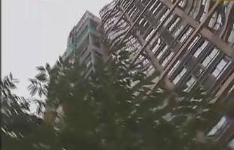29岁小伙初恋爱上62岁大妈 晕了