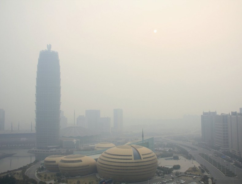 应对雾霾·河南三地启动重污染天气红色预警
