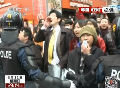日本：极右团体与反对歧视韩国者激烈对峙