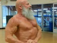 62岁老爷子满身肌肉