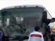 江苏扬州：客车与货车追尾33人被困