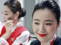 深航空姐新妆容被批像日本艺妓