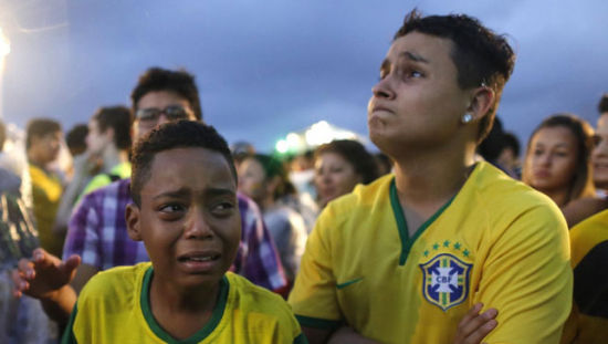 巴西球迷恸哭