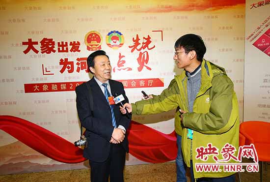 省人大代表王树安接受大象融媒映象网记者的采访