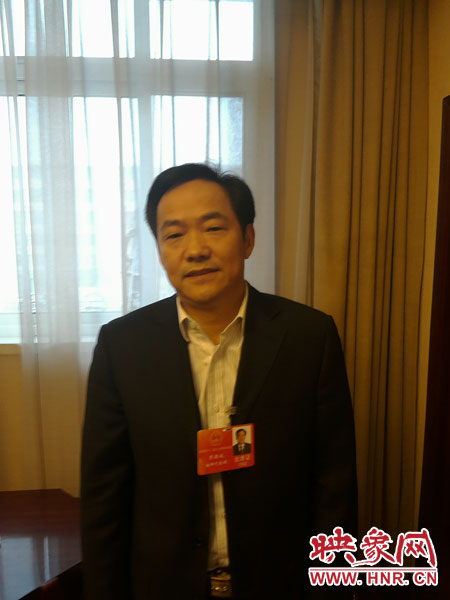 河南省人大代表、西峡县委书记李德成