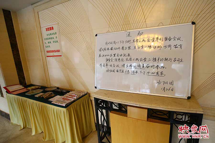 走廊边作为提示的小黑板，大大提高了利用率