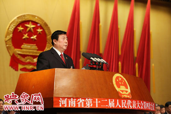 省人民检察院检察长蔡宁向大会作检察院工作报告。