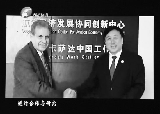 张大卫祝贺约翰·卡萨达的中国工作室落户郑州 东方今报记者张培方视频翻拍
