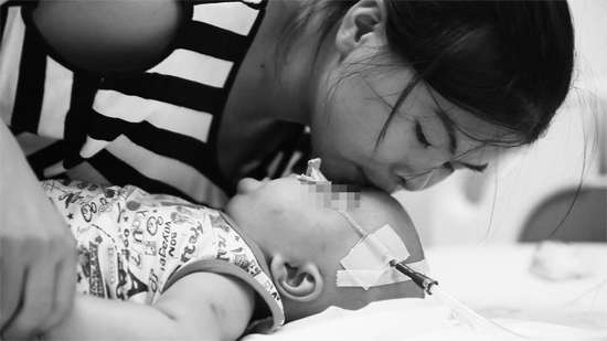 医院里接受治疗的小患者视频截图 医院里接受治疗的小患者视频截图