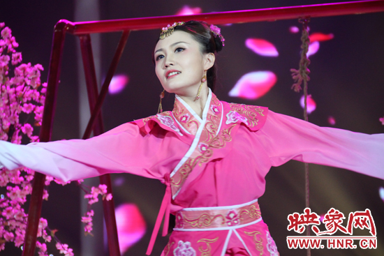 韩佳跳惊鸿舞惊艳全场 韩佳跳惊鸿舞惊艳全场