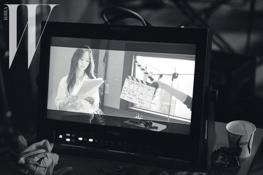 Krystal主演短片《听我的歌》剧照