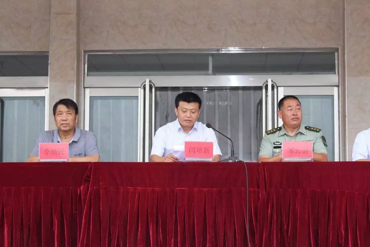 郑州四中校长闫培新寄语军训学员