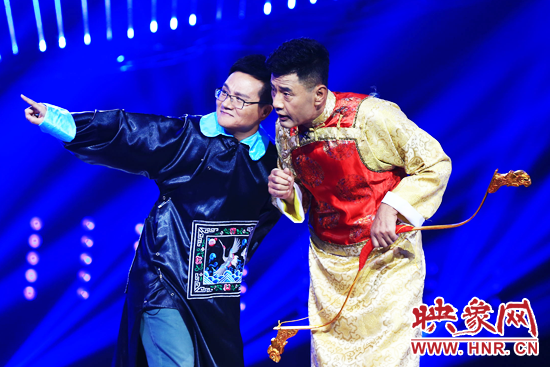 李伟健（左）和于荣光为观众带来精彩表演