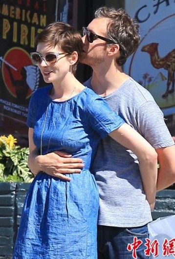 海瑟薇自曝初见邦德被骂 海瑟薇自曝初见邦德被骂