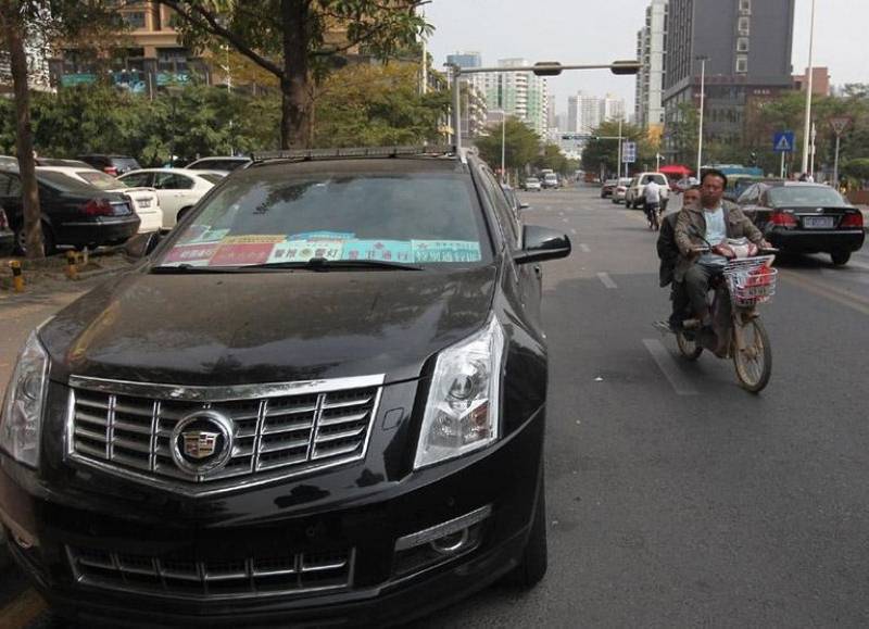 深圳现“史上最多通行证车”无牌豪车 长期违停路边