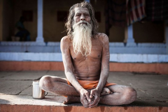 摄影师独身探秘印度“食人族”