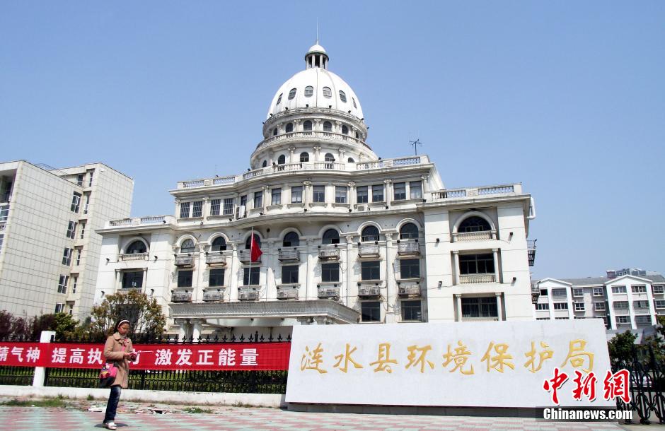 江苏涟水政府办公楼似"山寨"白宫