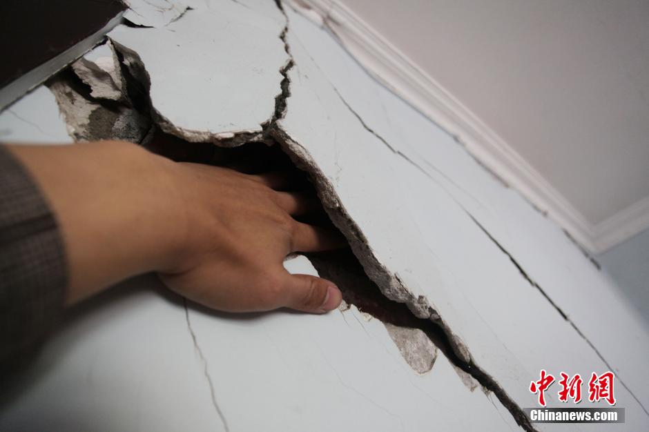 上海一居民区沉降严重